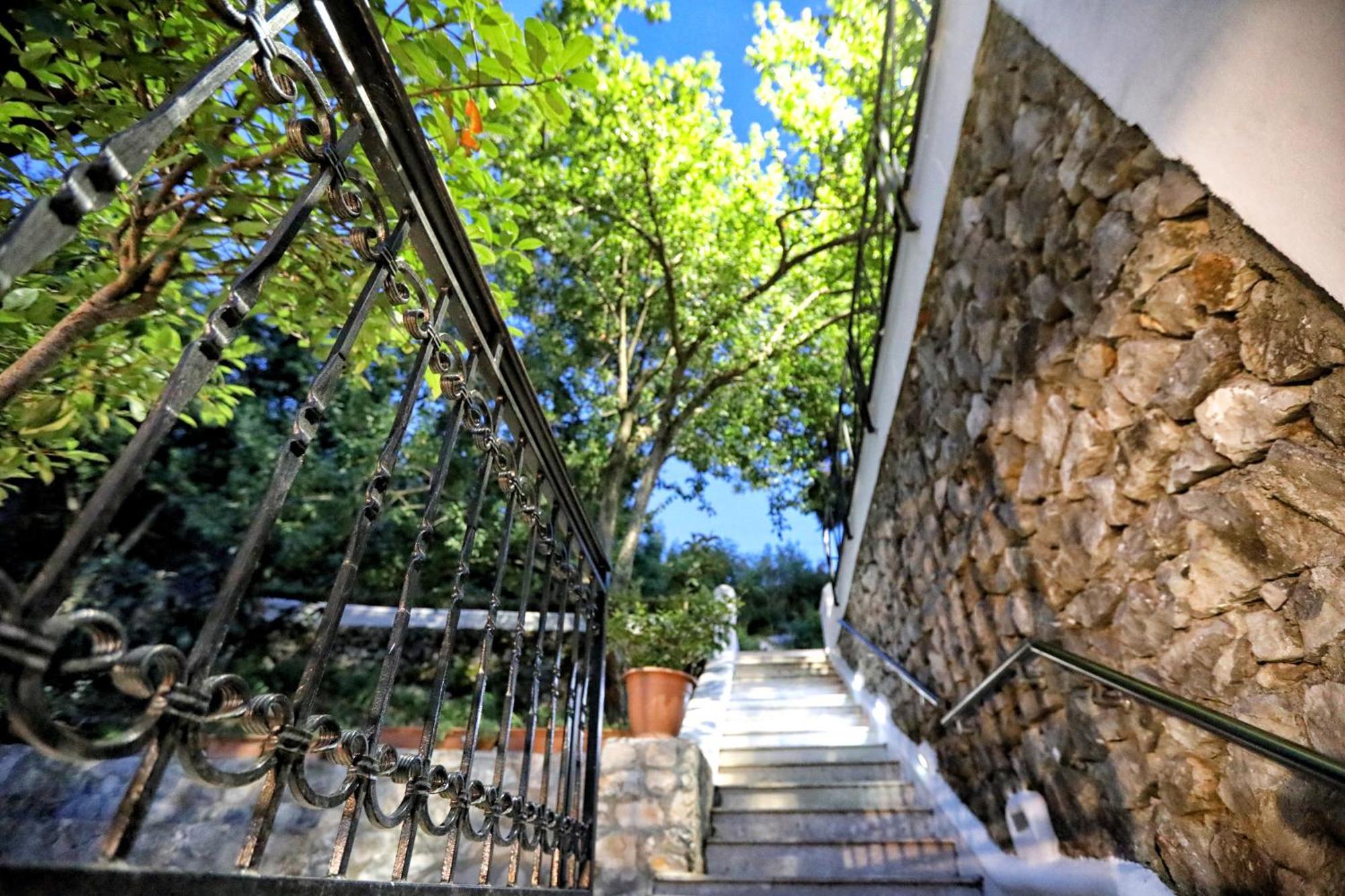 Hotel Labiatan Zogaj  Exterior photo
